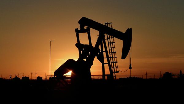 Почему нефть не растет, эксперт назвал причину Почему нефть не растет, эксперт назвал причину