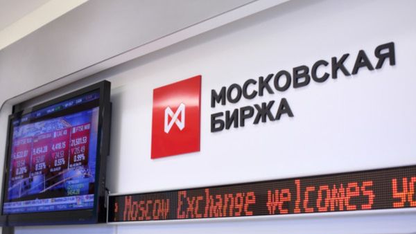 Российский фондовый рынок воспользовался слабостью доллара
