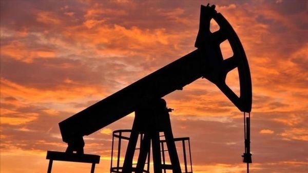 Курс нефти оказался под мощным давлением