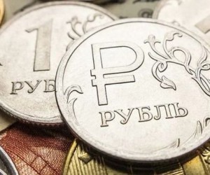 Курс рубля остается устойчивым к внешним факторам