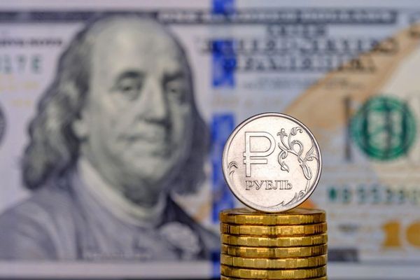 Курс доллара вырос к рублю почти на 1.5% Курс доллара вырос к рублю почти на 1.5%