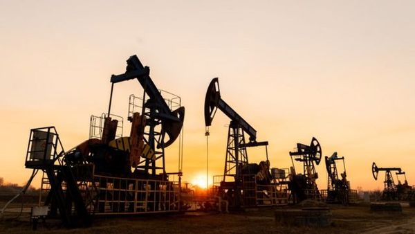 Нефть рухнула вначале недели после роста на 6.5%