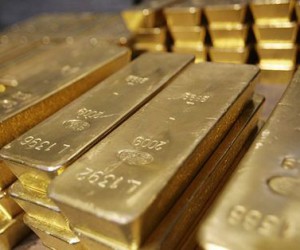 Курс золота неожиданно упал инвесторы кинулись в акции