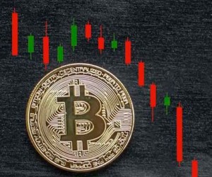 Курс биткоина под массивными распродажами потерял 7% 