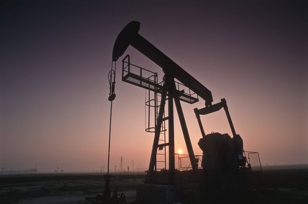 Курс нефти прибавил 2% развивая отскок в начале недели Курс нефти прибавил 2% развивая отскок в начале недели