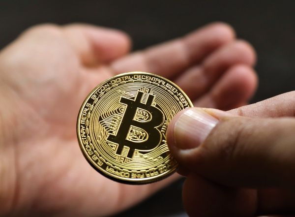 Курс биткоина провалился на 10% 