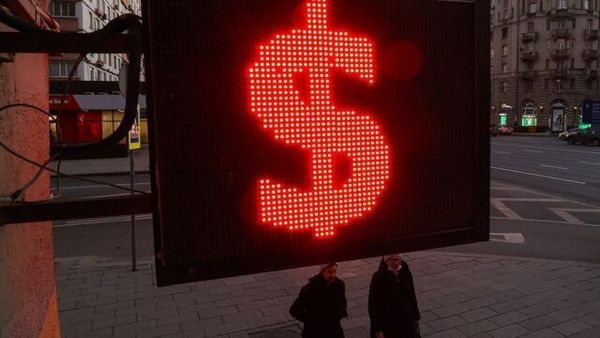 В России все туже затягивают удавку на операции с валютой