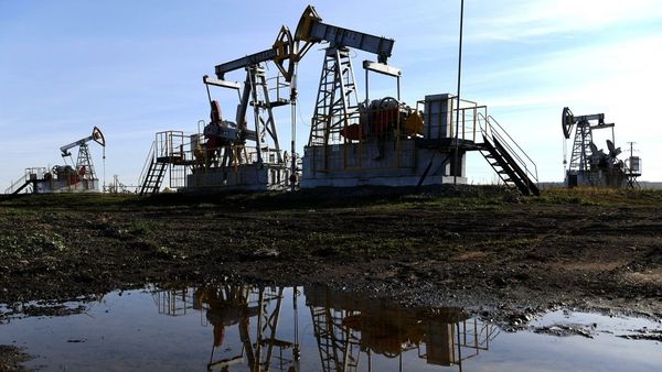 Курс нефти рухнул почти на 5% под отметку $100 Курс нефти рухнул почти на 5% под отметку $100