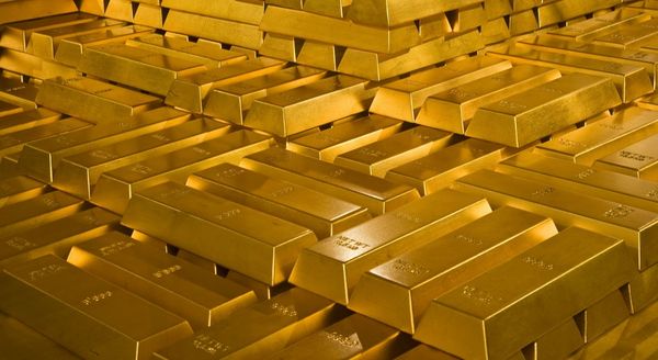 Курс золота устремился в сторону отметки на $1700 после мобилизации в РФ