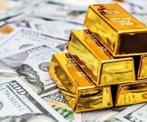 Курс золота вырос, доллар США и доходность облигаций поддержали металл