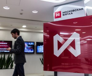 Российский фондовый рынок рухнул более чем на 2.5% 