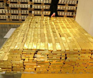 Курс золота продолжает падать теряя еще 1.3% за сутки