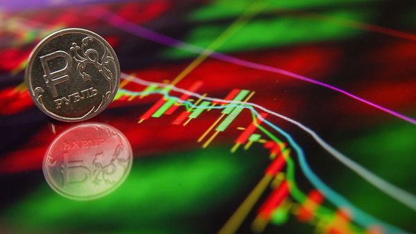 Российский фондовый рынок снова рухнул на слабеющем рубле