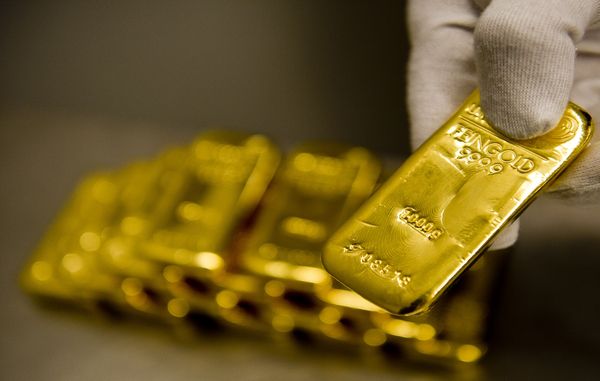 Курс золота продолжает падение на фоне роста оптимизма на рынках Курс золота продолжает падение на фоне роста оптимизма на рынках