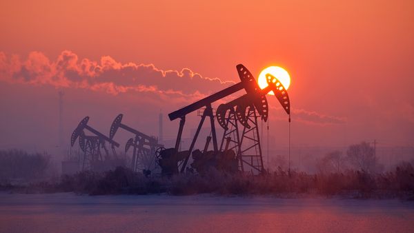 Курс нефти усилил падение на 1.2% на фоне политических перестановок в Китае Курс нефти усилил падение на 1.2% на фоне политических перестановок в Китае