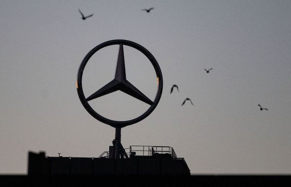 Mercedes ушел из России, очередная партия безработных в очередь на биржу труда Mercedes ушел из России, очередная партия безработных в очередь на биржу труда