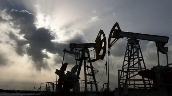 Курс нефти вырос более чем на 2% в надежде на рост потребления в мире