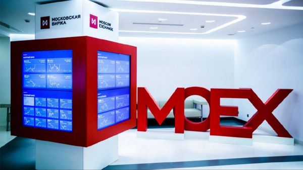 Российский фондовый рынок настроен завершить неделю ростом