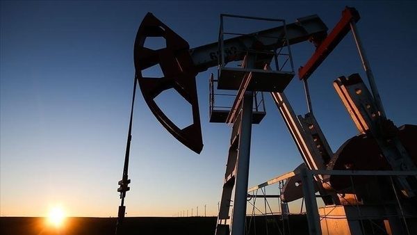 Курс нефти упал на 1% на фоне новых случаев заболевания COVID-19 в Китае Курс нефти упал на 1% на фоне новых случаев заболевания COVID-19 в Китае