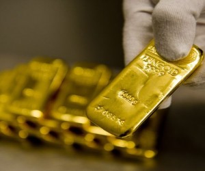 Курс золота покатился вниз как только доллар восстановился от продаж Курс золота покатился вниз как только доллар восстановился от продаж