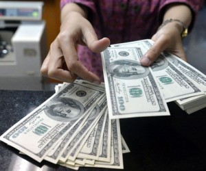 Стоит ли покупать доллары в ближайшее время и что делать с валютой