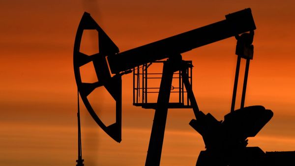 Курс нефти завершает неделю уверенным ростом вблизи отметки $98 Курс нефти завершает неделю уверенным ростом вблизи отметки $98