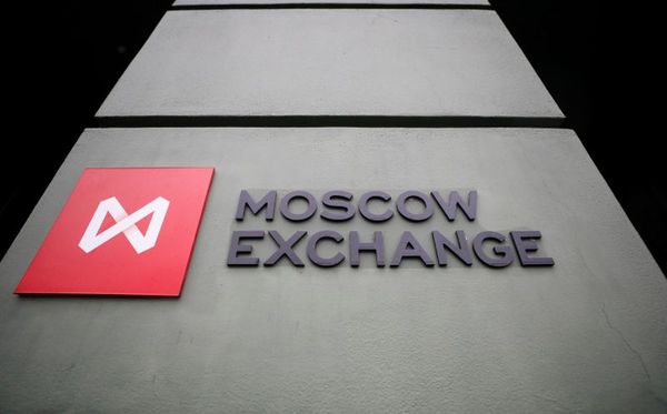Рекордное падение нефти обвалило российский фондовый рынок