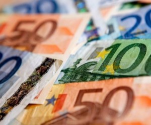 FOREX: Осторожность инвесторов мешает росту евро FOREX: Осторожность инвесторов мешает росту евро