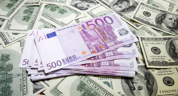 FOREX: Курс евро поддержал мягкую риторику главы ФРС ростом