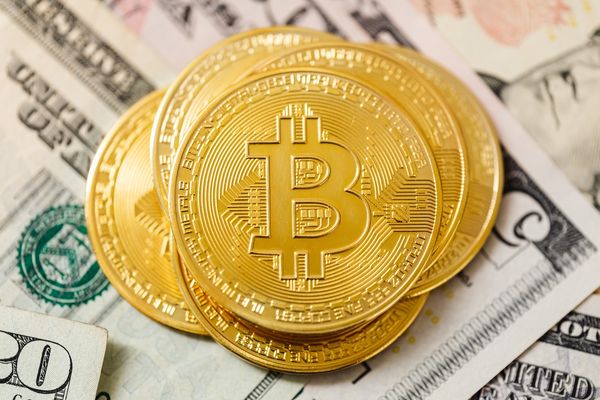 Биткоин старается привлечь больше денег, но рынок беден на покупателей
