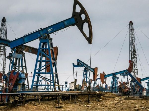Цена нефти пребывает во власти шторма в США и COVID в Китае