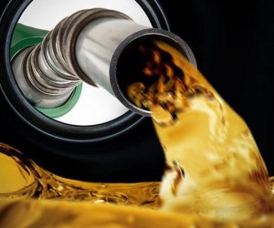 В Украине хотят запретить продажу алкоголя и топлива за наличные