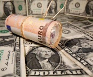 FOREX: Евро и фунт торгуются неуверенно против доллара США