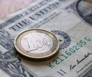 Курс евро набирает силу и установил новый годовой максимум