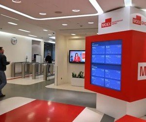 Российский фоновый рынок вырос, а рубль обесценивается