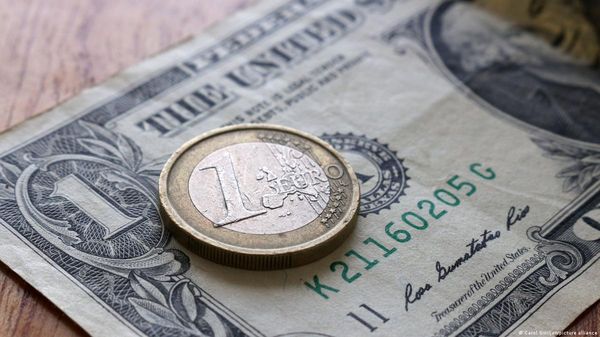 Курс евро набирает силу и установил новый годовой максимум
