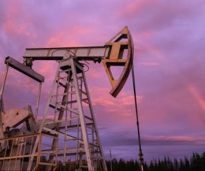 Курс нефти устремился в район 70 долларов, риск распродаж усиливается Курс нефти устремился в район 70 долларов, риск распродаж усиливается