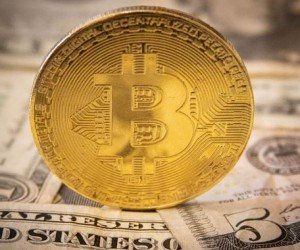 Курс биткоина за последние 24 часа упал более чем на 1% 