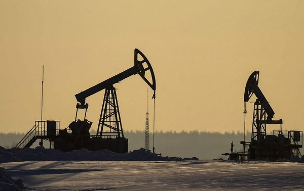 Курс нефти рухнул на 4% под давлением слабого промпроизводства в Китае