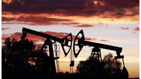 Курс нефти обвалился после комментариев главы ФРС, инвесторы опасаются рецессии