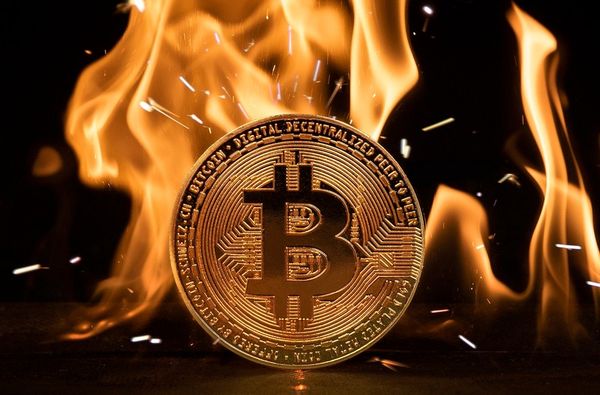 Курс биткойна превысил психологическую отметку 30000 долларов