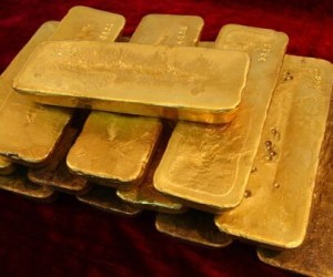 Курс золота резко вырос более чем на 1% на фоне обвала доллара Курс золота резко вырос более чем на 1% на фоне обвала доллара