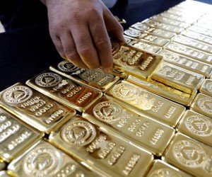 Курс золота выигрывает от геополитической нестабильности в РФ Курс золота выигрывает от геополитической нестабильности в РФ