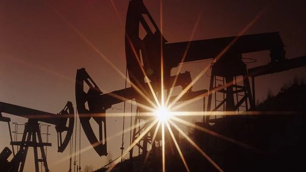 Курс нефти укрепился более чем на 1% перед решением ФРС в среду