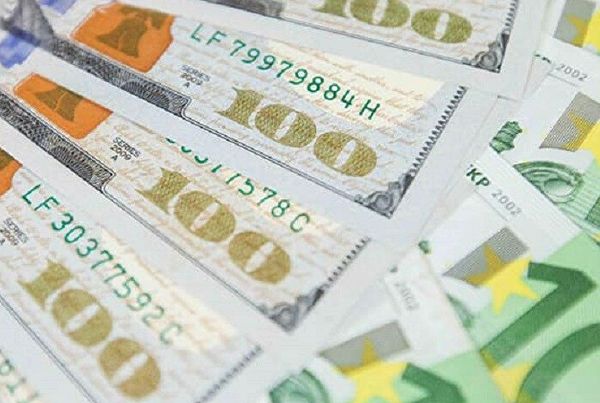 Большинство валют на FOREX остаются под давлением из-за снижения склонности к риску