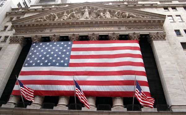 Фондовый рынок США начал текущую неделю в подавленном настроении