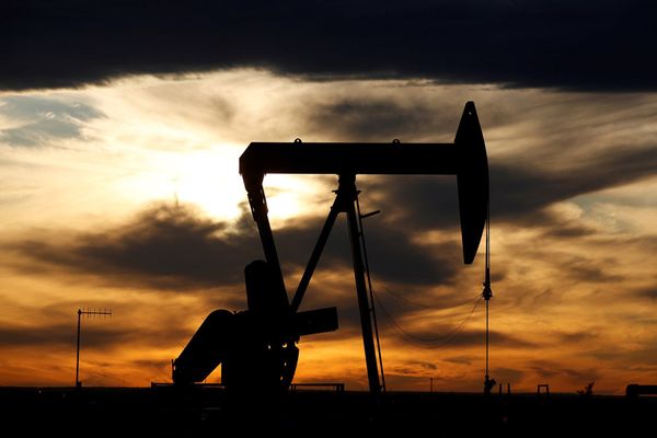 Нефть Brent резко упала на 2% под натиском слабых данных из Китая