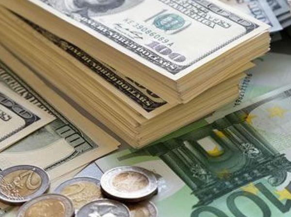 На валютном рынке царит баланс сил, курс евро немного вырос