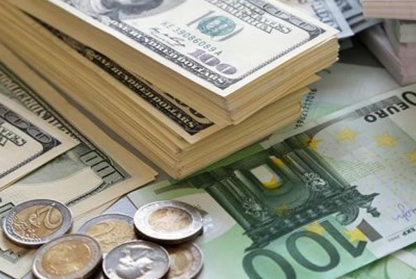 Эксперт рассказал почему курс евро растет на валютном рынке