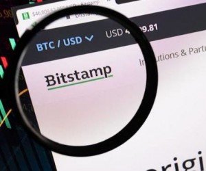 Курс биткоина рухнул после сообщения Bitstamp о прекращении услуг по стейкингу Ethereum в США